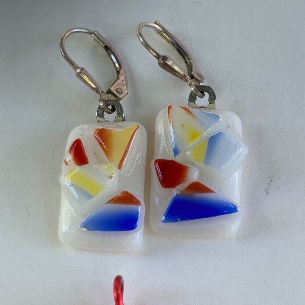 Colorful handmade art glass fan-shaped pendant and matching dangle earrings - Picture 5 of 7